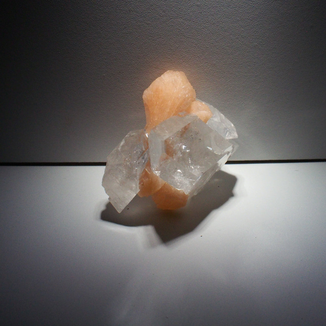 Apophyllite with Stilbite 魚眼石與輝沸石共生