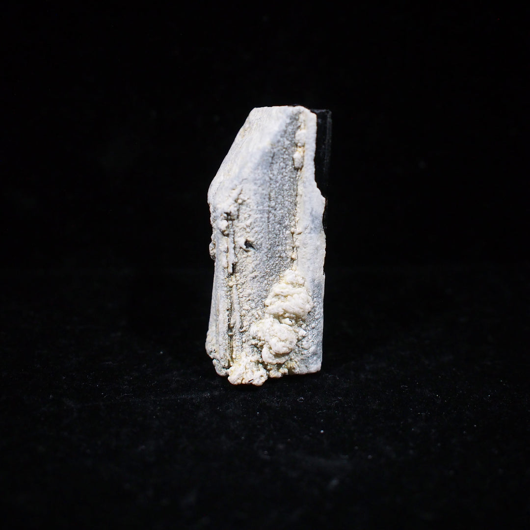 Black Tourmaline with Feldspar 黑碧璽與長石共生