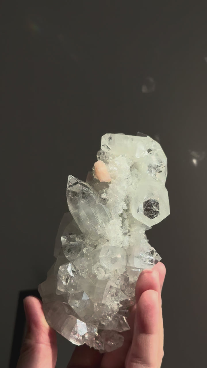 Apophyllite with Stilbite  魚眼石與輝沸石共生